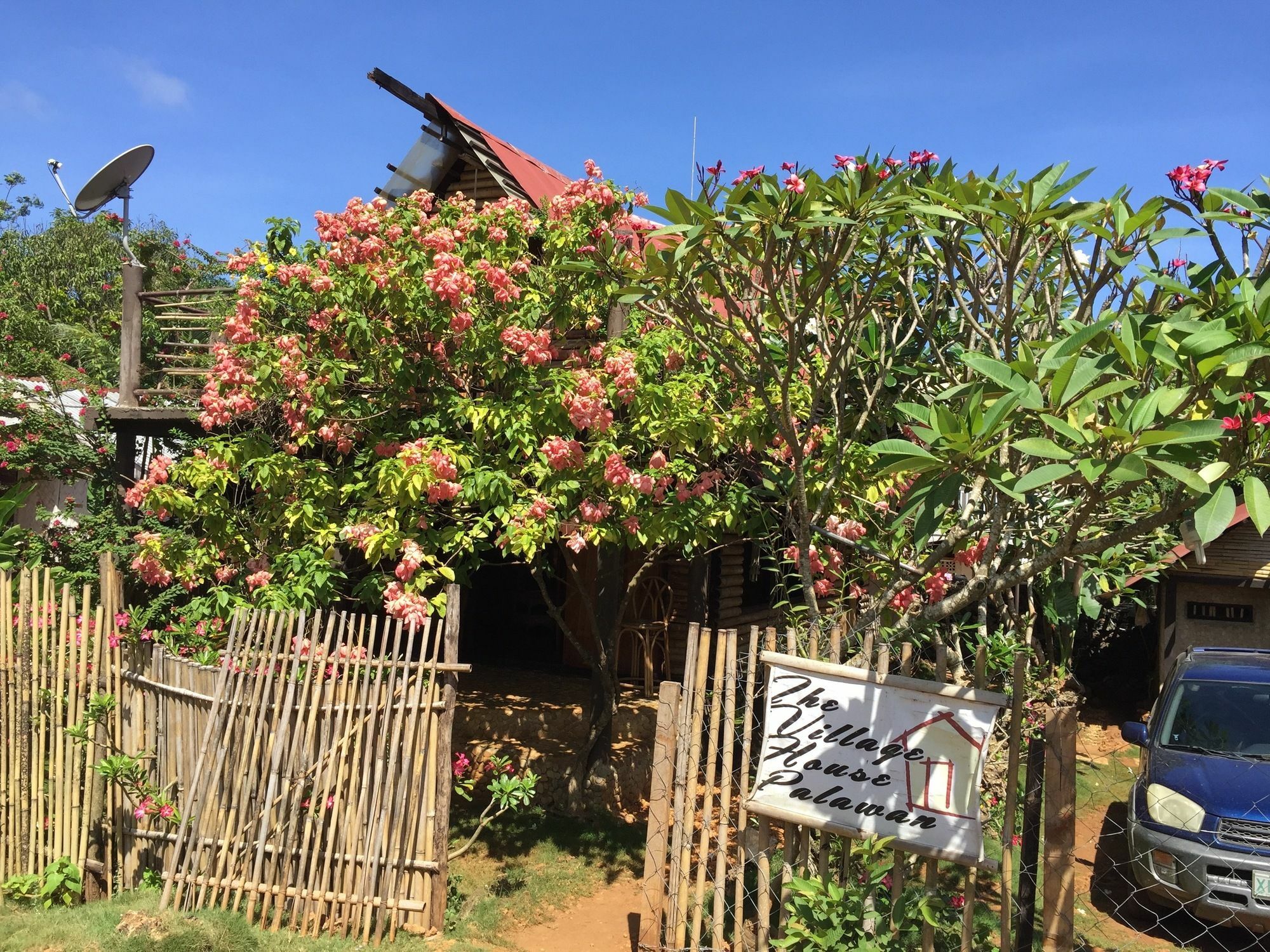 The Village House Puerto Princesa Luaran gambar